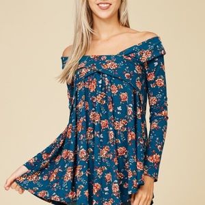 ❤️Host Pick❤️Crescent off the Shoulder Top